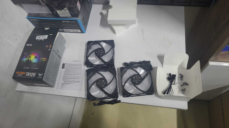 ASUS TUF TR120 120MM 3IN1 SIYAH KASA FANI(OUTLET)